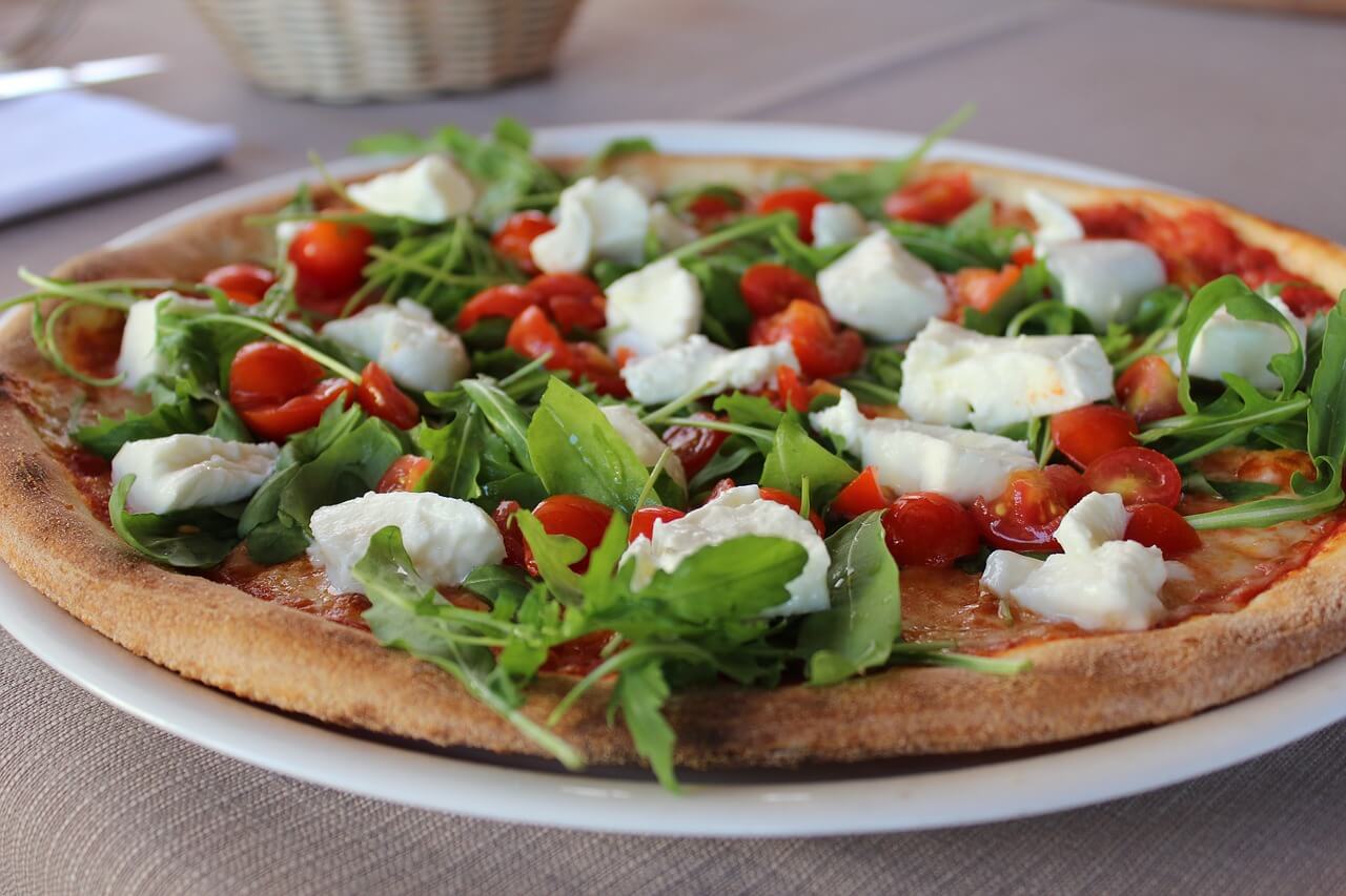 Pizza Margherita con Basilica e Ruccola - Archievald Travel and Food